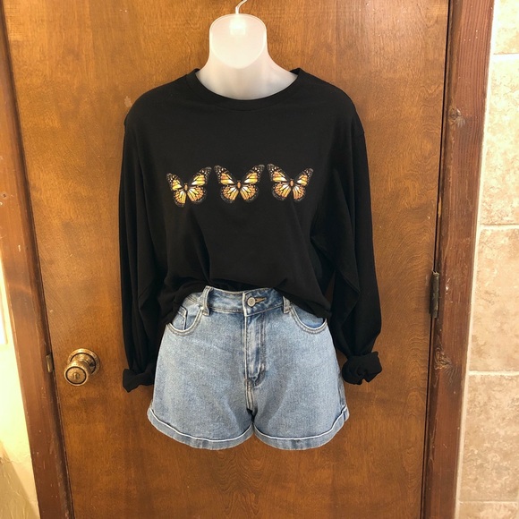 Black butterfly trio graphic tee. NWT size medium - Picture 2 of 14